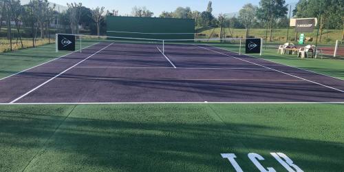 Photo du court de tennis extérieur à Bellegarde