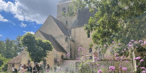Photo du jardin d'inspiration médiévale, vue du verger.