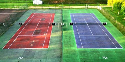 Courts de tennis extérieurs à Bellegarde