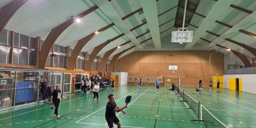 Séance de Pickleball au gymnase de Bellegarde