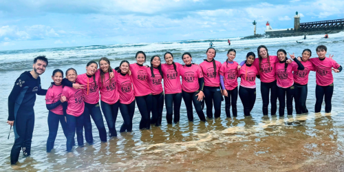 Activité surf, lors du séjour d'été à Hossegor pour les jeunes bellegardois.