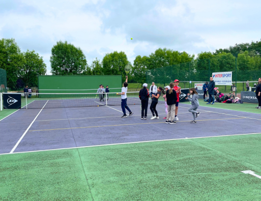Courts de tennis extérieurs à Bellegarde